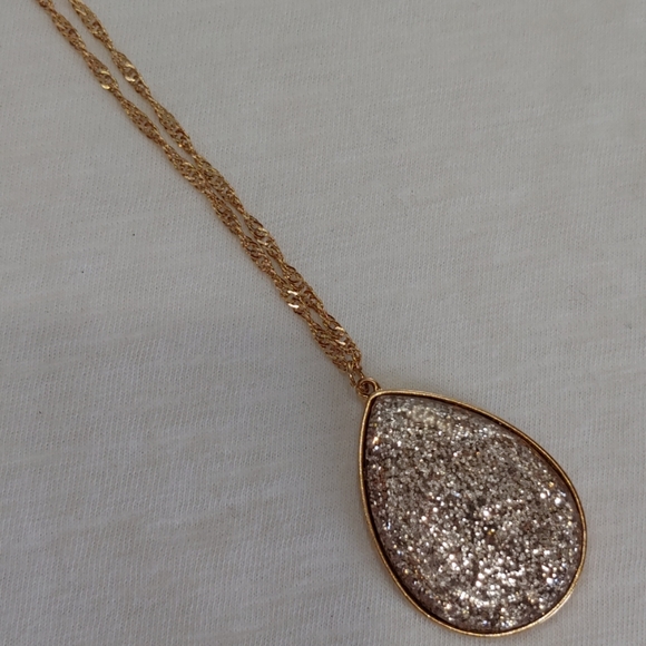 Long Gold Tone Chain & Glitter Pendant!!! - Picture 3 of 8